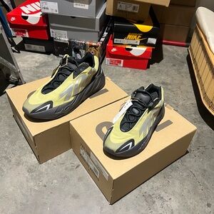 YEEZY 700 MNVN Green